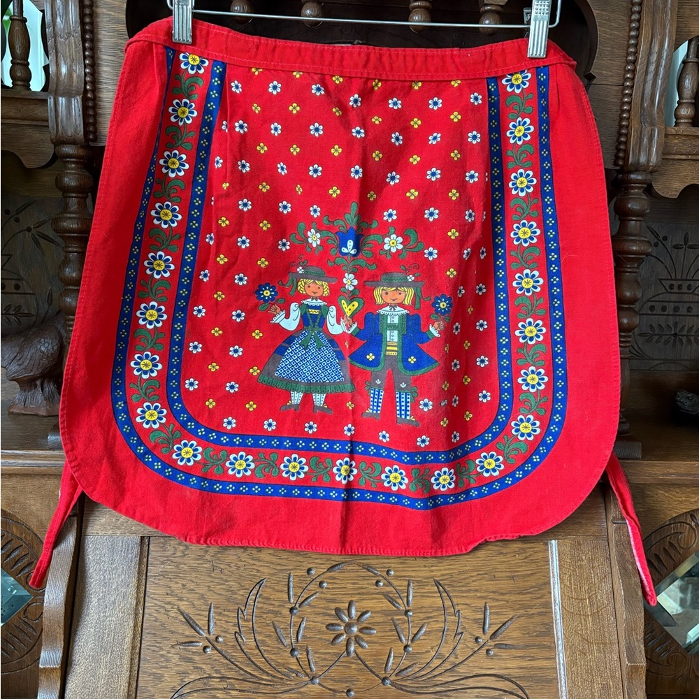Red Folk Art Vintage Cottage Austrian Kolf Tie Apron
